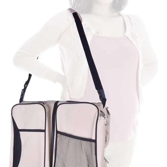 GiGis Baby 3 in 1 Diaper Bag, Travel Bassinet & Portable Diaper Changing Station - Picture 3 of 9